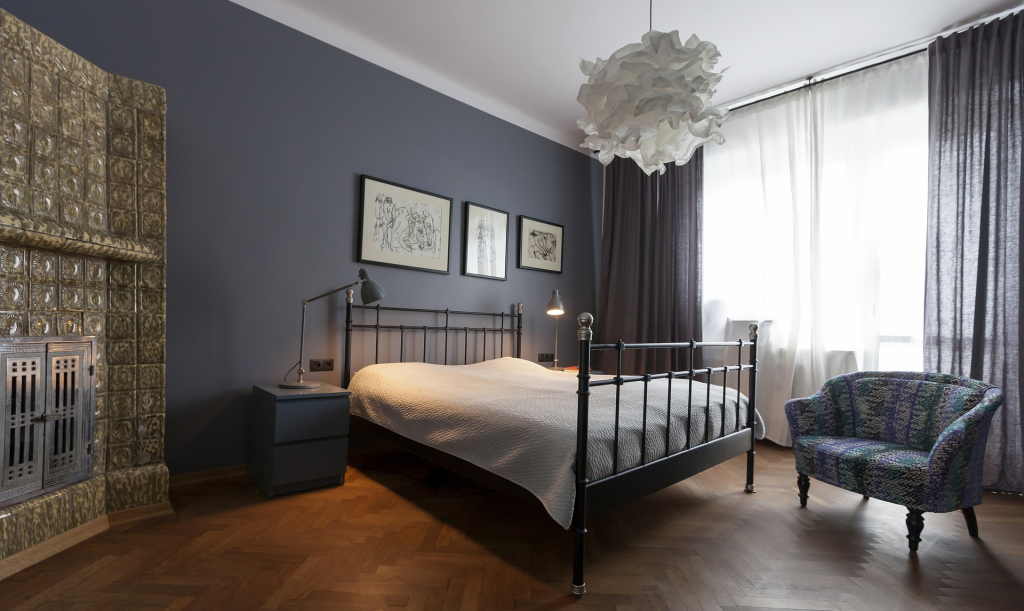 Modern metal bed with silver-coloured finials