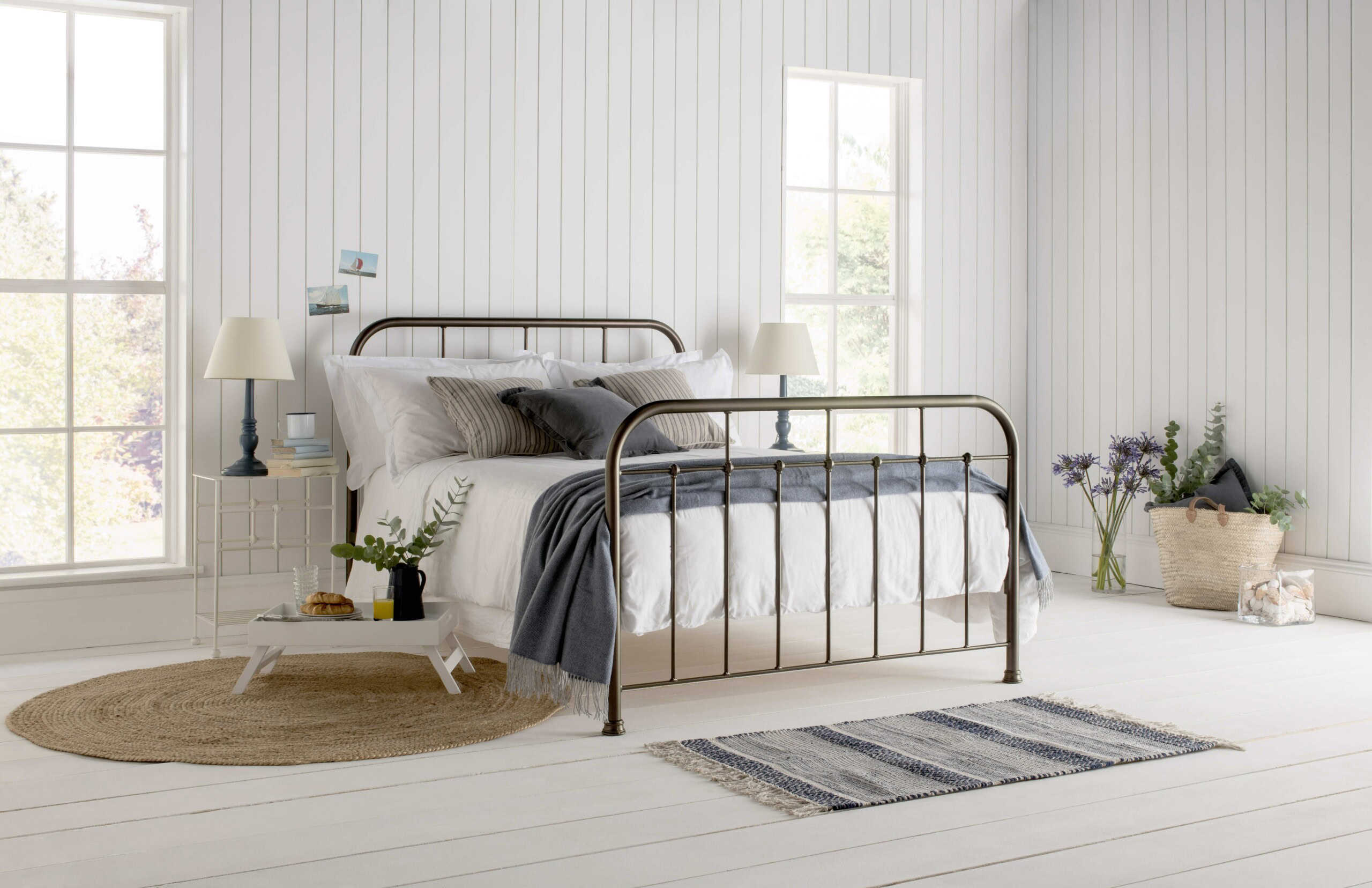 Henry iron bed